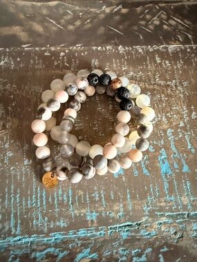Dainty Multi-Bead Stretch Bracelet — Neutral Pastel Mix